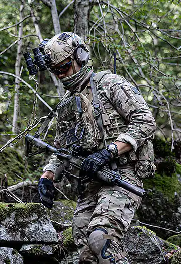 GARM Combat clothing - soldier in forest